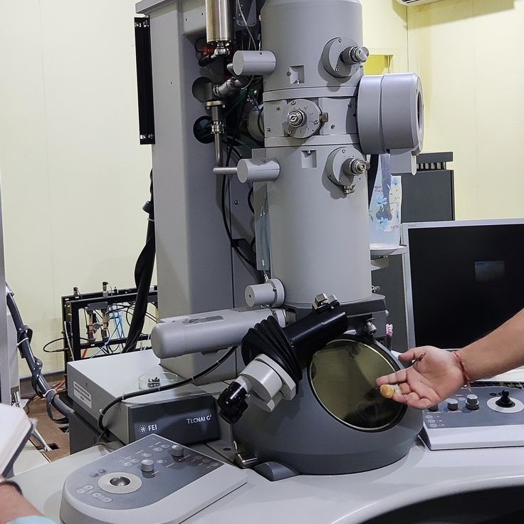 how does an electron microscope work