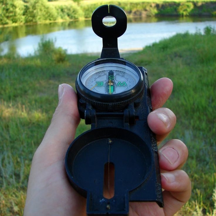 how do compasses work