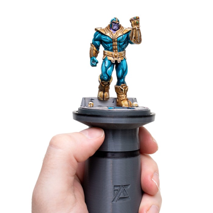 miniature holder for painting
