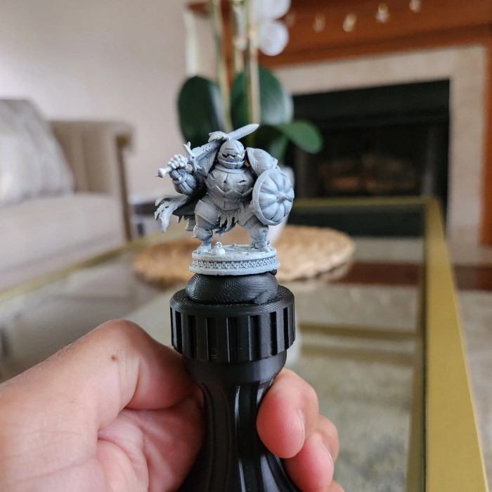 miniature holder for painting