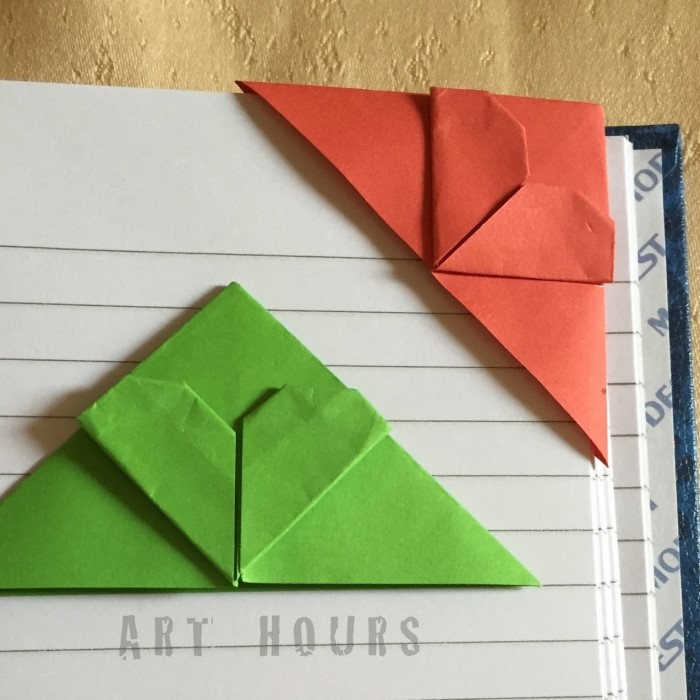 how to make a corner bookmark