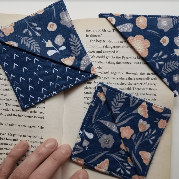 how to make a corner bookmark
