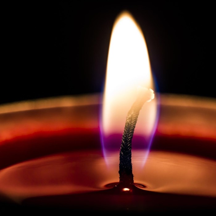 is burning a candle a chemical change