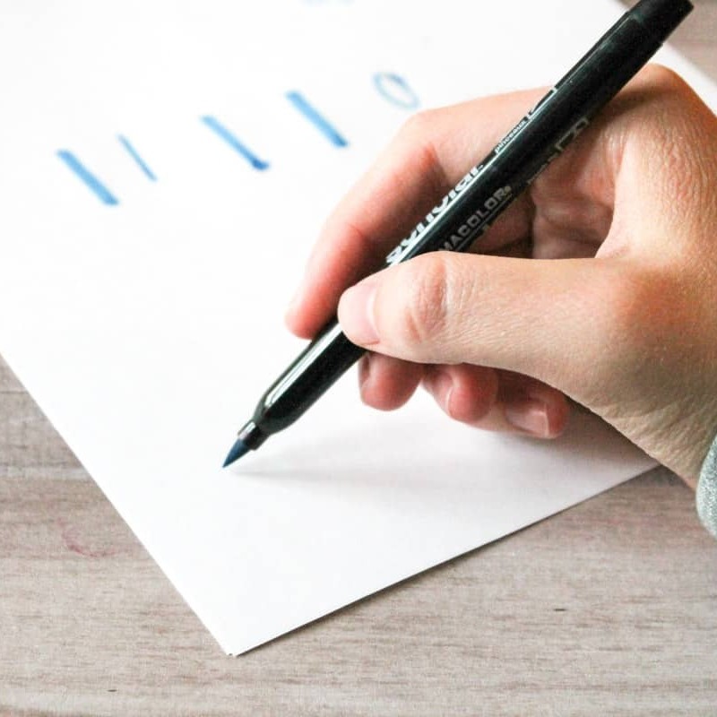 how to properly hold a pen