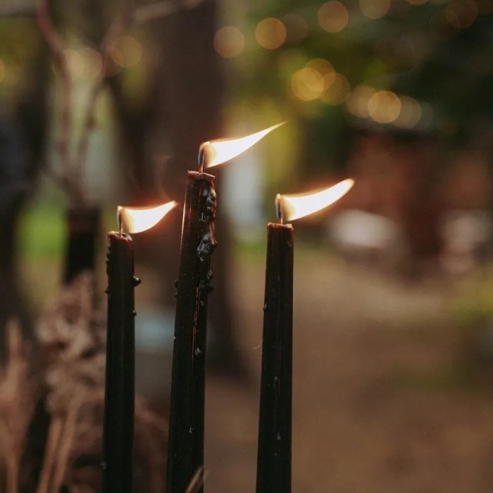 why is my candle flickering