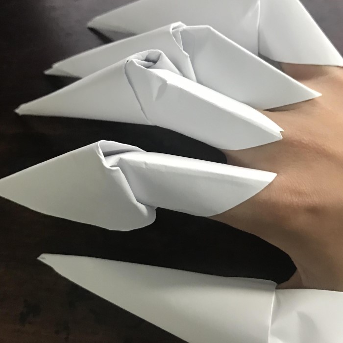 how to make a paper claw