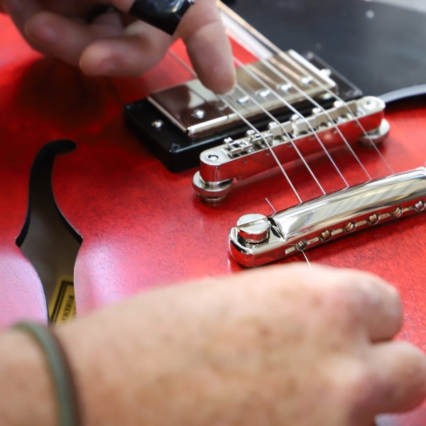 how to string a guitar